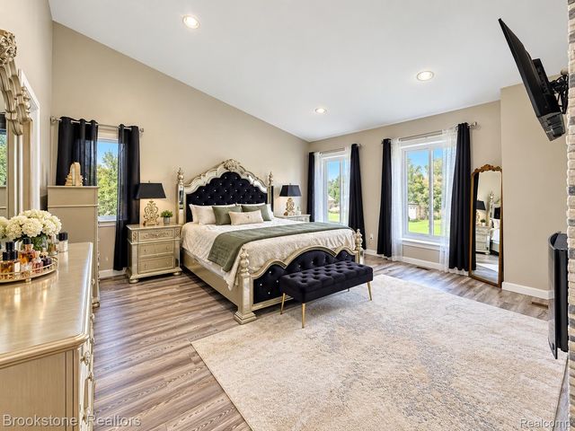 37627 Dorchester Drive, Farmington Hills, MI 48331
