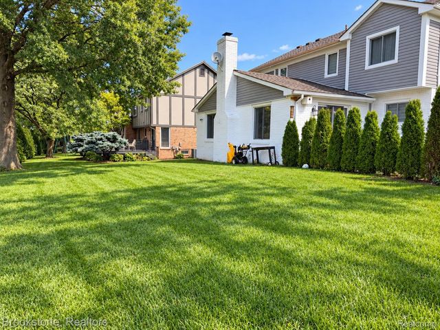 37627 Dorchester Drive, Farmington Hills, MI 48331