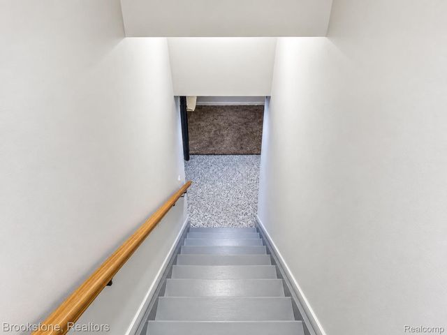 37627 Dorchester Drive, Farmington Hills, MI 48331