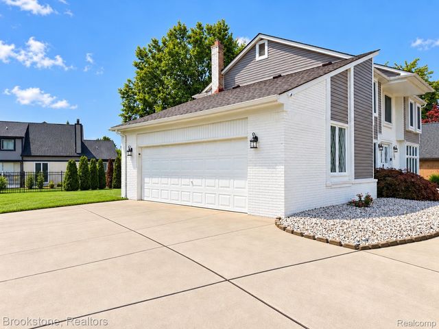 37627 Dorchester Drive, Farmington Hills, MI 48331