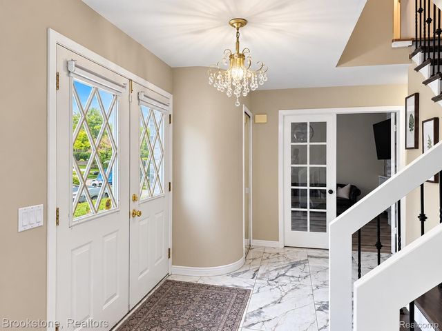 37627 Dorchester Drive, Farmington Hills, MI 48331