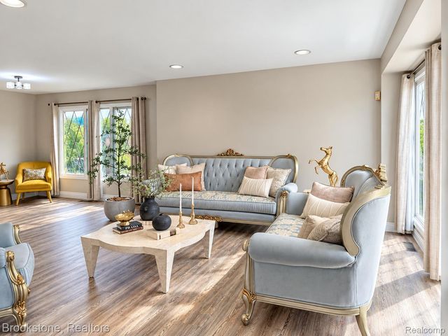 37627 Dorchester Drive, Farmington Hills, MI 48331