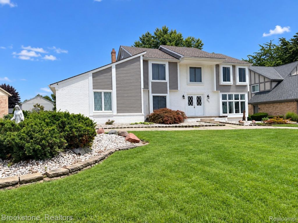 37627 Dorchester Drive, Farmington Hills, MI 48331