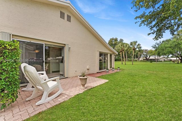 5669 Pinecrest Circle, Boca Raton, FL 33433