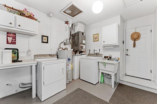 5669 Pinecrest Circle, Boca Raton, FL 33433
