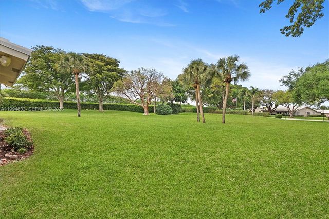 5669 Pinecrest Circle, Boca Raton, FL 33433