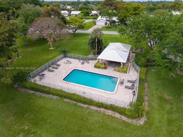 5669 Pinecrest Circle, Boca Raton, FL 33433
