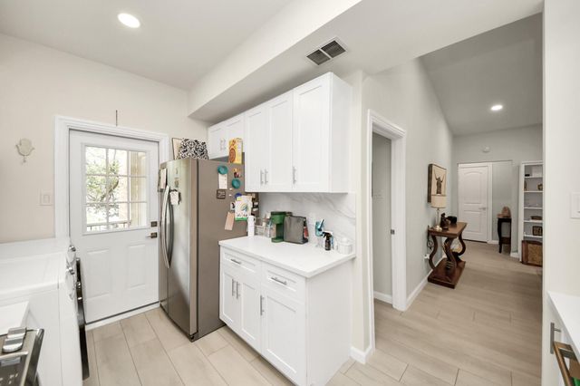 2001 Bering Drive 8J, Houston, TX 77057