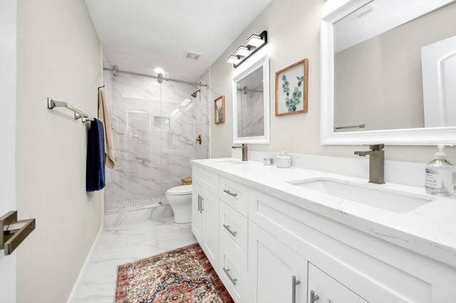 2001 Bering Drive 8J, Houston, TX 77057