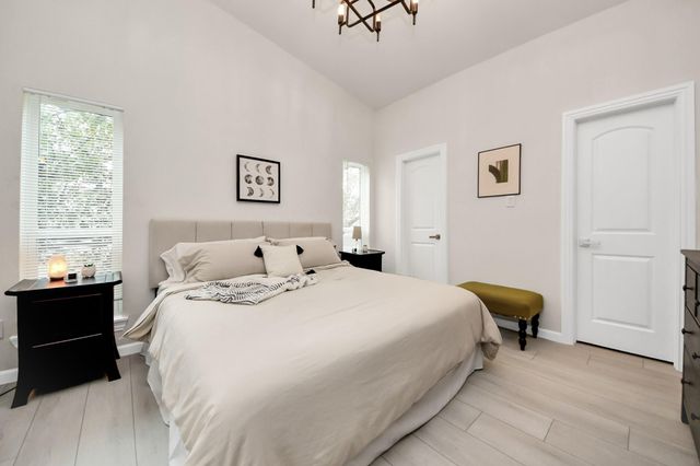 2001 Bering Drive 8J, Houston, TX 77057