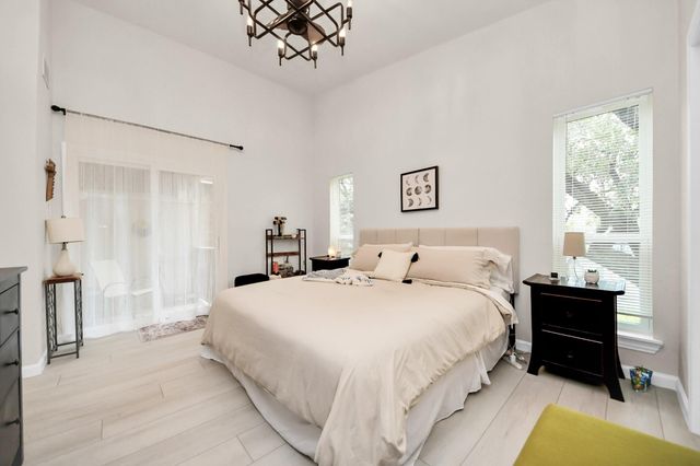 2001 Bering Drive 8J, Houston, TX 77057