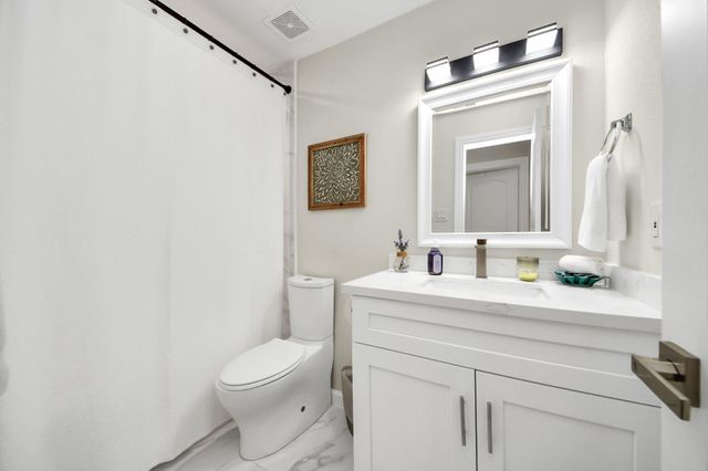 2001 Bering Drive 8J, Houston, TX 77057