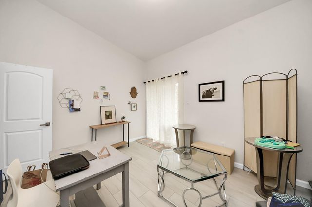 2001 Bering Drive 8J, Houston, TX 77057