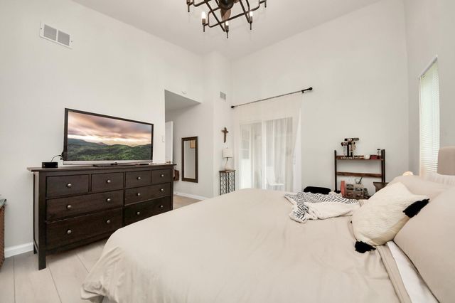 2001 Bering Drive 8J, Houston, TX 77057