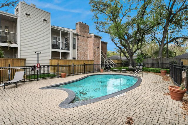 2001 Bering Drive 8J, Houston, TX 77057