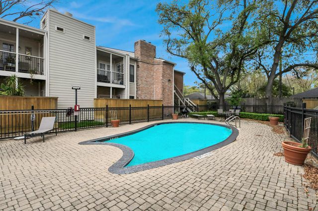 2001 Bering Drive 8J, Houston, TX 77057