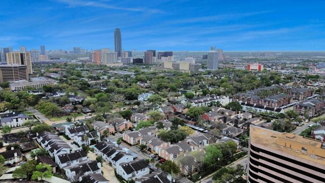 2001 Bering Drive 8J, Houston, TX 77057