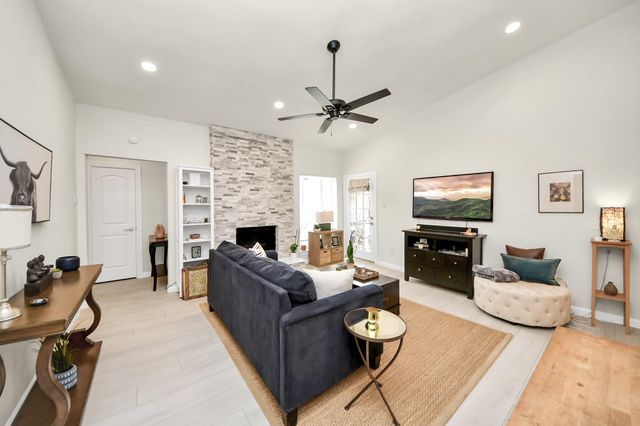 2001 Bering Drive 8J, Houston, TX 77057