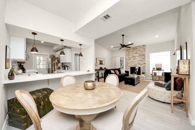 2001 Bering Drive 8J, Houston, TX 77057