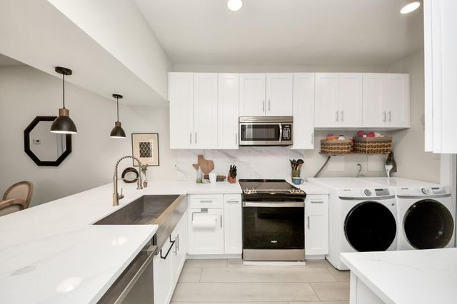 2001 Bering Drive 8J, Houston, TX 77057