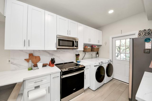 2001 Bering Drive 8J, Houston, TX 77057