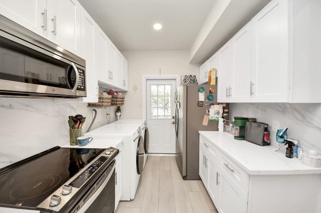 2001 Bering Drive 8J, Houston, TX 77057