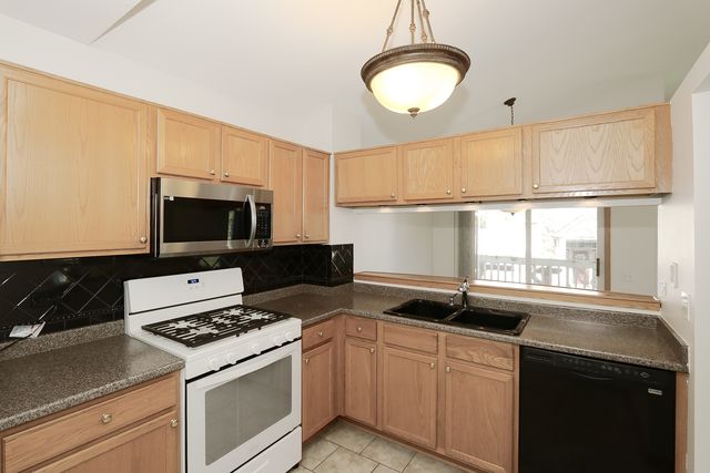 2232 Dawson Lane 2232, Algonquin, IL 60102