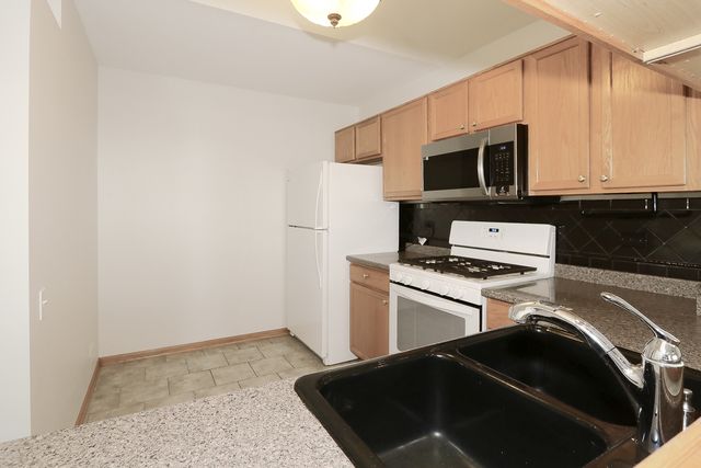 2232 Dawson Lane 2232, Algonquin, IL 60102