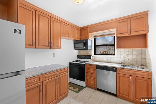 6 Colonial Drive 6A, Little Falls, NJ 07424