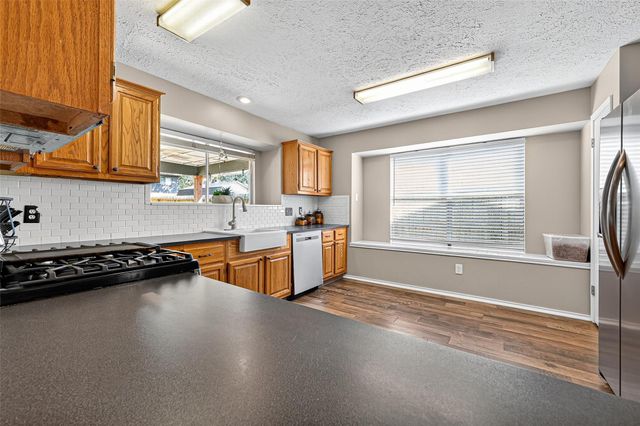 930 Holly Hall Drive, Richmond, TX 77406