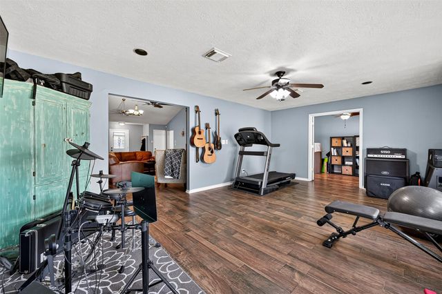 930 Holly Hall Drive, Richmond, TX 77406