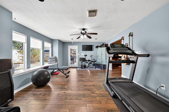 930 Holly Hall Drive, Richmond, TX 77406