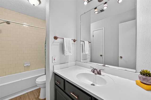 930 Holly Hall Drive, Richmond, TX 77406