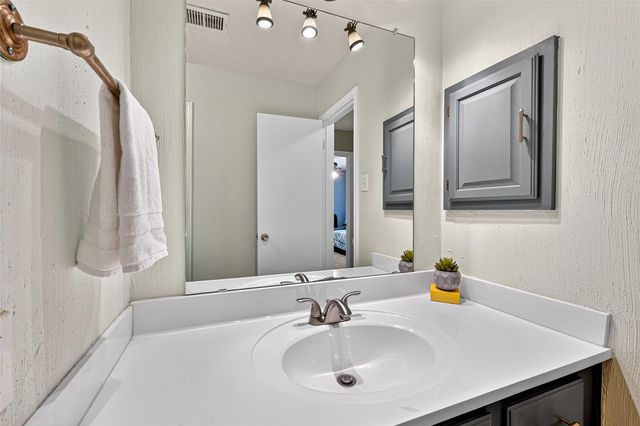 930 Holly Hall Drive, Richmond, TX 77406