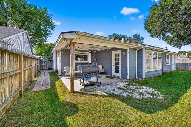 930 Holly Hall Drive, Richmond, TX 77406