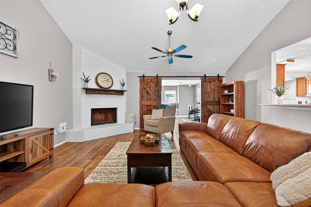 930 Holly Hall Drive, Richmond, TX 77406