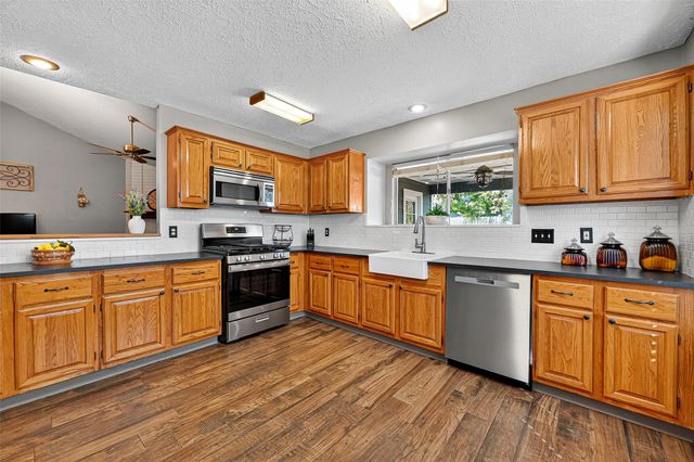 930 Holly Hall Drive, Richmond, TX 77406