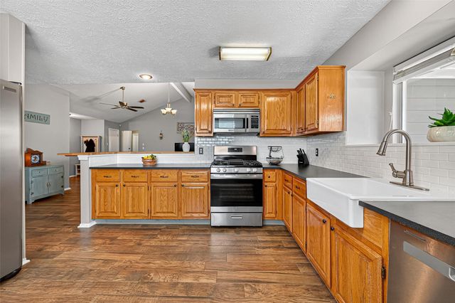 930 Holly Hall Drive, Richmond, TX 77406