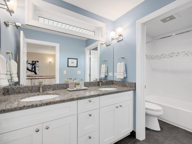 1114 S Stone Avenue, La Grange, IL 60525