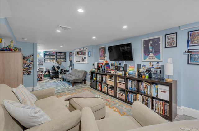 95 Scudder Place, Northport, NY 11768