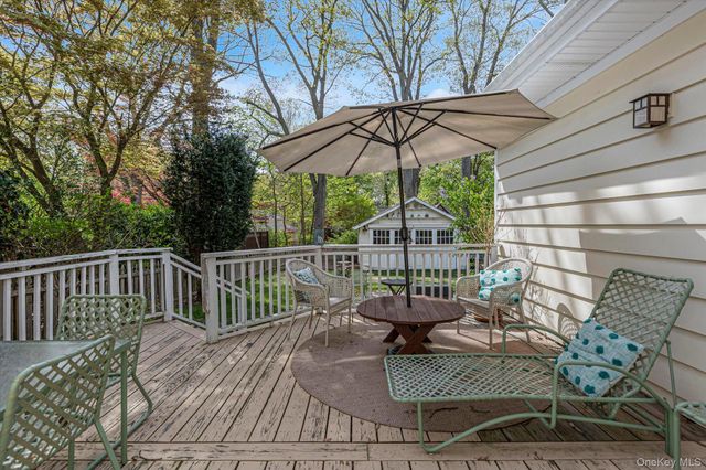 95 Scudder Place, Northport, NY 11768