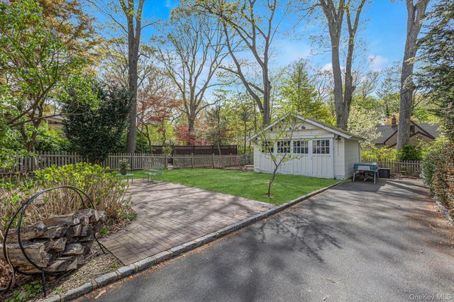 95 Scudder Place, Northport, NY 11768