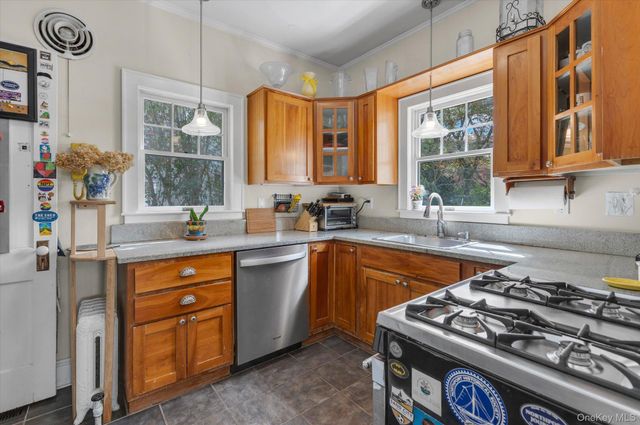 95 Scudder Place, Northport, NY 11768