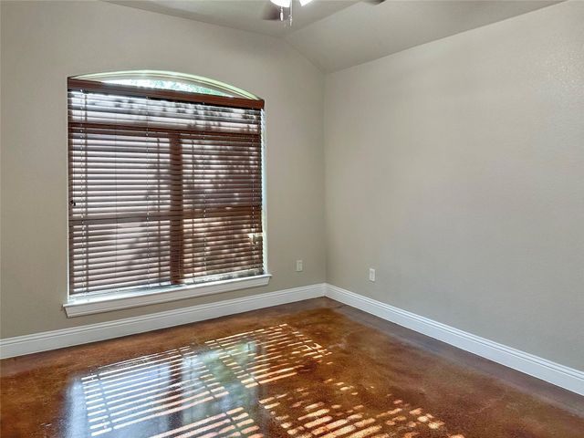212 W 1st Street, Weatherford, TX 76086