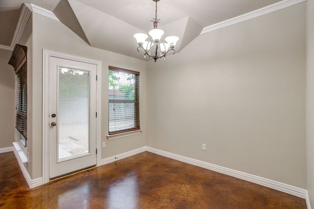 212 W 1st Street, Weatherford, TX 76086
