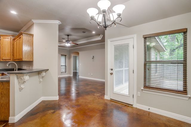 212 W 1st Street, Weatherford, TX 76086