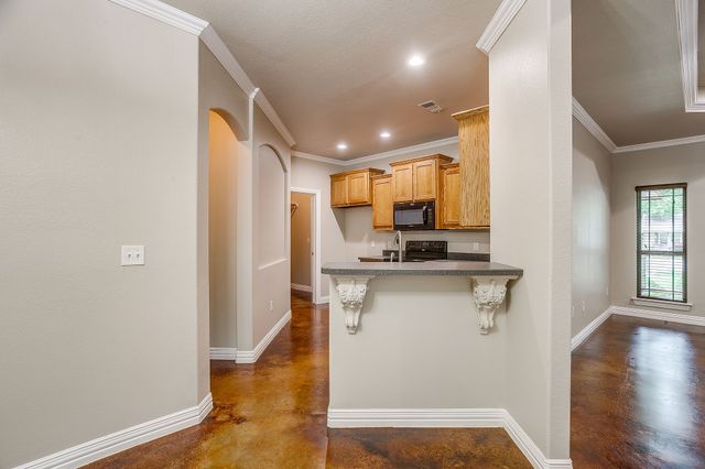 212 W 1st Street, Weatherford, TX 76086