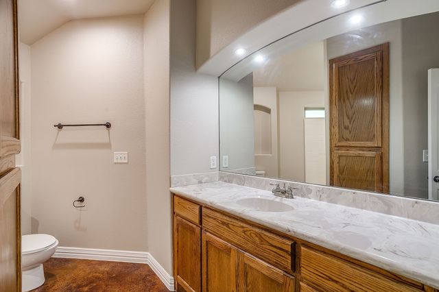 212 W 1st Street, Weatherford, TX 76086
