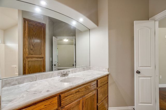 212 W 1st Street, Weatherford, TX 76086
