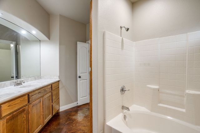 212 W 1st Street, Weatherford, TX 76086